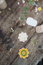 Load image into Gallery viewer, Keyring Flower Press - Greens & Yellows