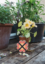 Load image into Gallery viewer, Keyring Flower Press - Oranges & Pinks
