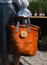 Load image into Gallery viewer, Keyring Flower Press - Oranges & Pinks