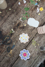 Load image into Gallery viewer, Keyring Flower Press - Pinks &amp; Blues
