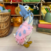 Load image into Gallery viewer, Beatrix Potter - Jemima Puddleduck Needle Felting Craft Kit

